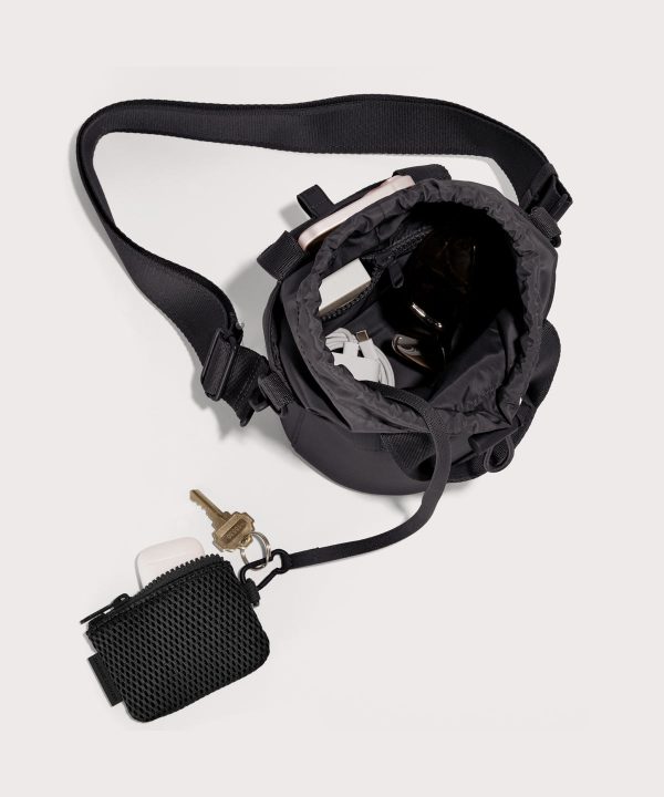 NICO BUCKET BAG