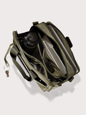 dagne-2025-Travel_Berlin_DarkMoss_Topdown_Accessories.jpg