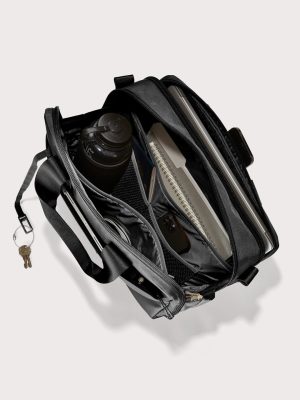 dagne-2025-Travel_Berlin_Onyx_Topdown_Accessories.jpg