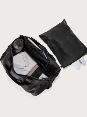 dagne-2025-Travel_Lagos_L_Onyx_Topdown_Accessories.jpg
