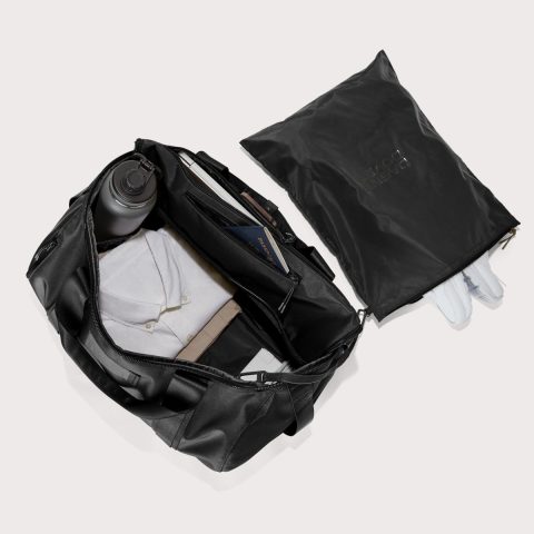 dagne-2025-Travel_Lagos_L_Onyx_Topdown_Accessories.jpg