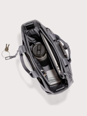 dagne-2025-Travel_Petra_Ash_Topdown_Accessories.jpg