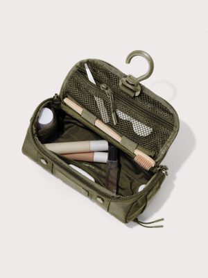 dagne-2025-Travel_Seoul_S_DarkMoss_Topdown_Accessories.jpg