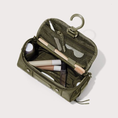 dagne-2025-Travel_Seoul_S_DarkMoss_Topdown_Accessories.jpg